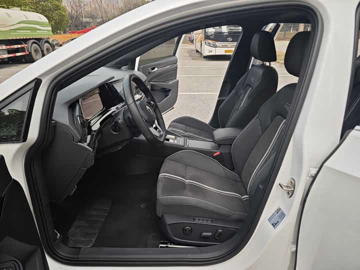 Фото 7 - Volkswagen Golf