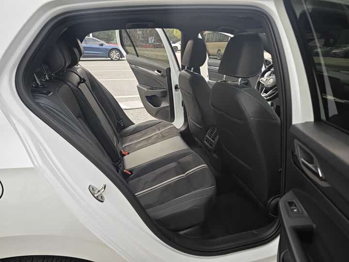 Фото 8 - Volkswagen Golf