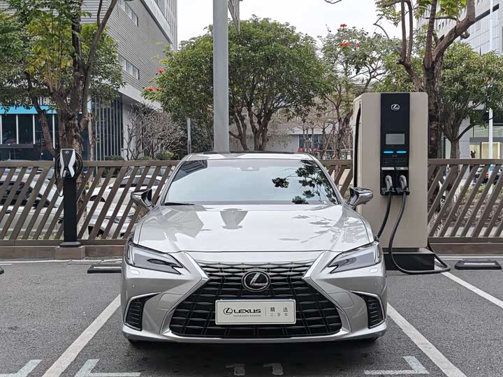 Фото 2 - Lexus ES