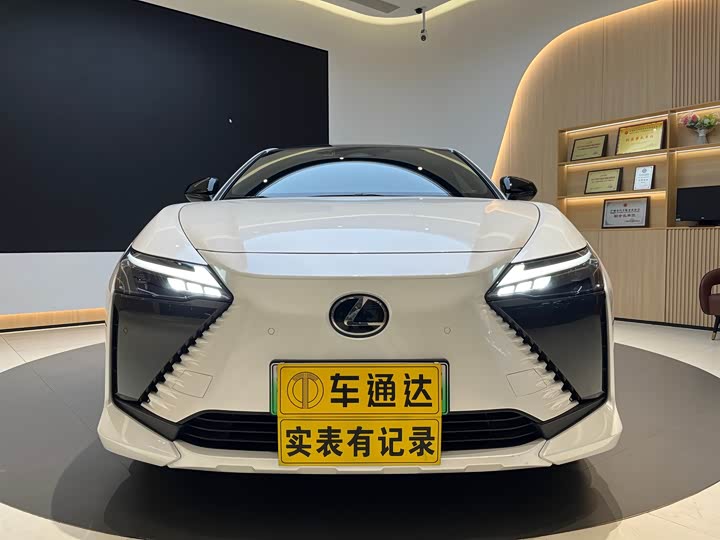 Фото 1 - Lexus RZ