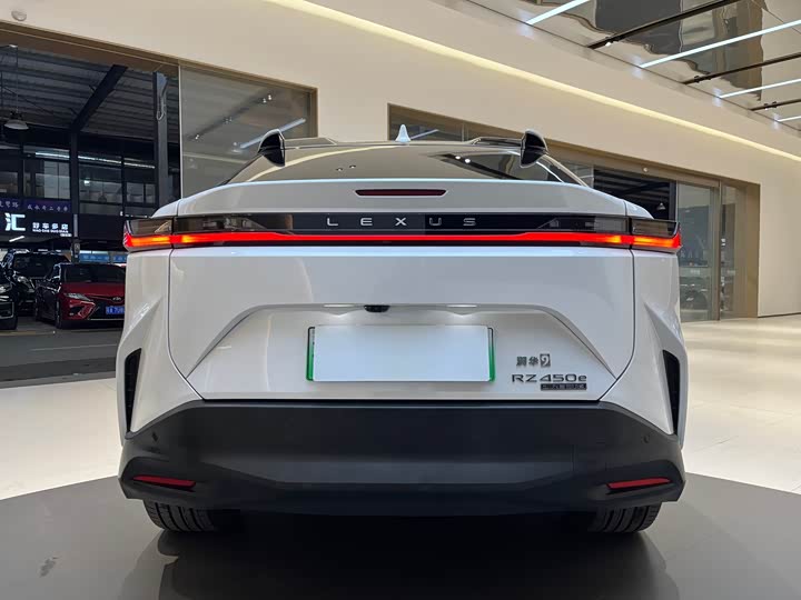 Фото 5 - Lexus RZ