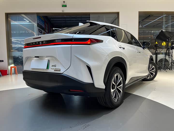 Фото 6 - Lexus RZ