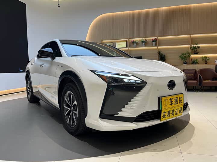 Фото 7 - Lexus RZ