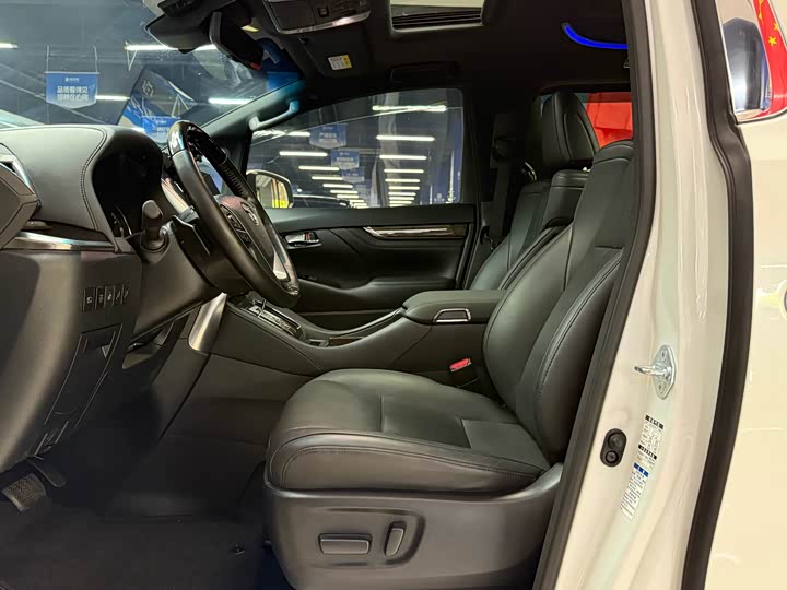 Фото 4 - Toyota Alphard