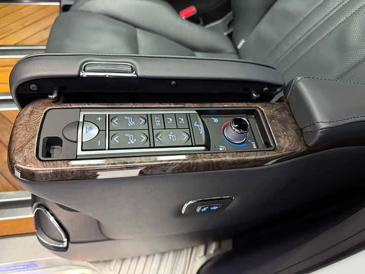 Фото 9 - Toyota Alphard