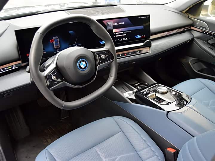 Фото 9 - BMW i5