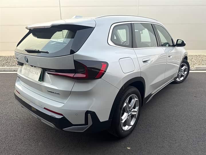 Фото 4 - BMW iX1