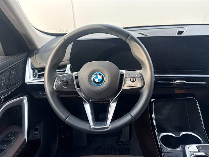 Фото 8 - BMW iX1