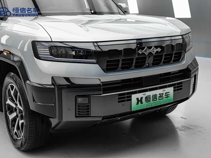 Фото 7 - BYD FangChengBao Leopard 8