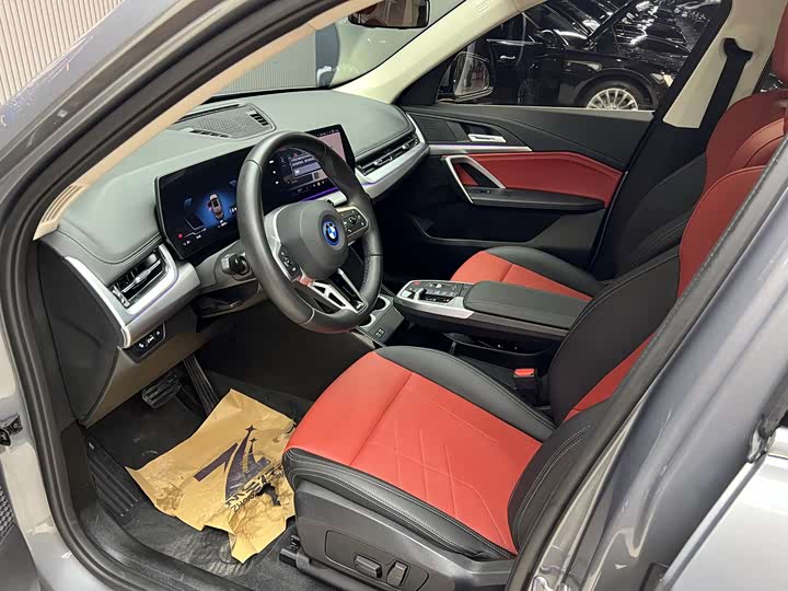 Фото 8 - BMW iX1