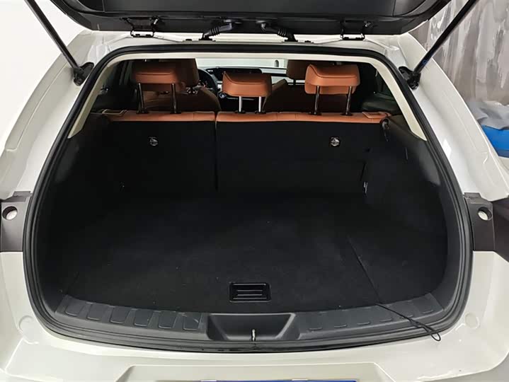 Фото 4 - Lexus UX