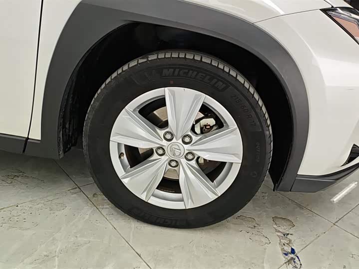 Фото 6 - Lexus UX