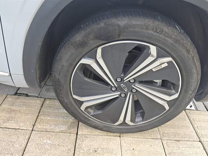 Фото 6 - Geely Monjaro