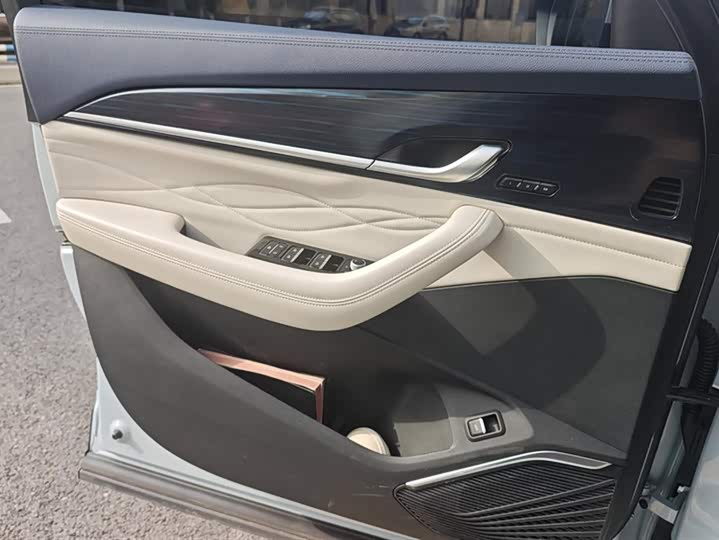 Фото 7 - Geely Monjaro