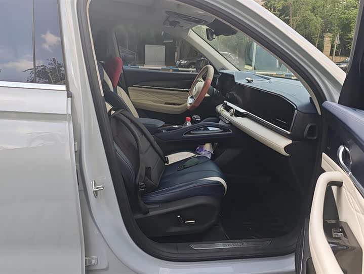 Фото 8 - Geely Monjaro