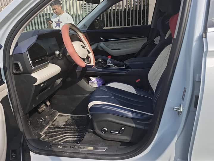 Фото 9 - Geely Monjaro