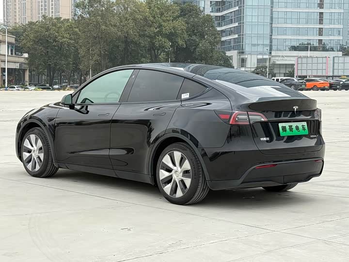 Фото 4 - Tesla Model Y