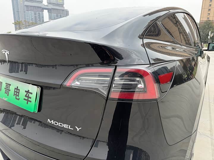Фото 8 - Tesla Model Y