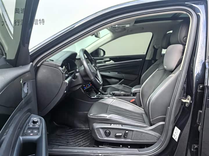 Фото 7 - Volkswagen Passat Hybrid