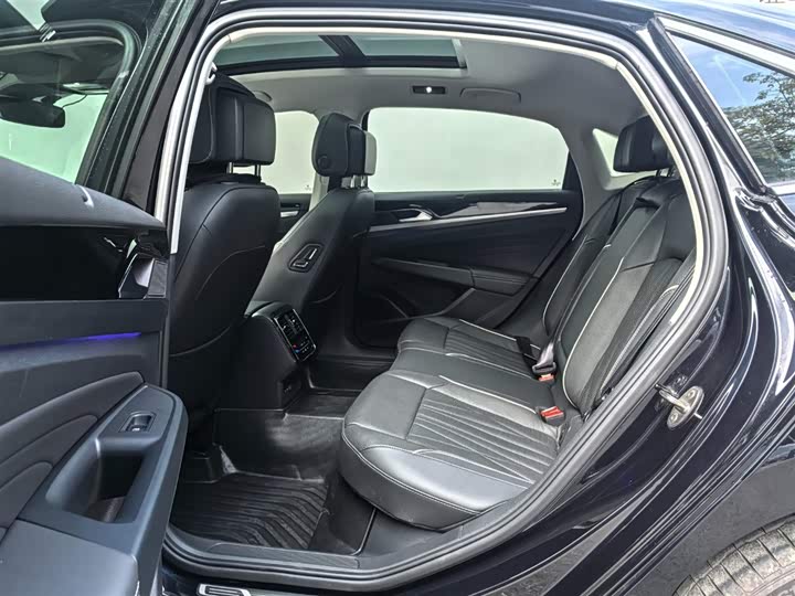 Фото 8 - Volkswagen Passat Hybrid