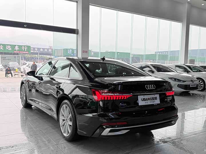 Фото 6 - Audi A6L