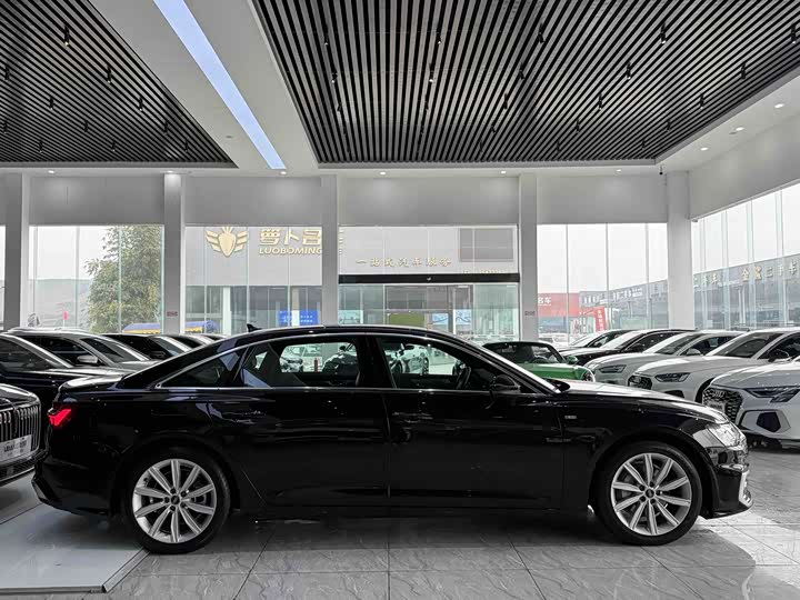 Фото 7 - Audi A6L