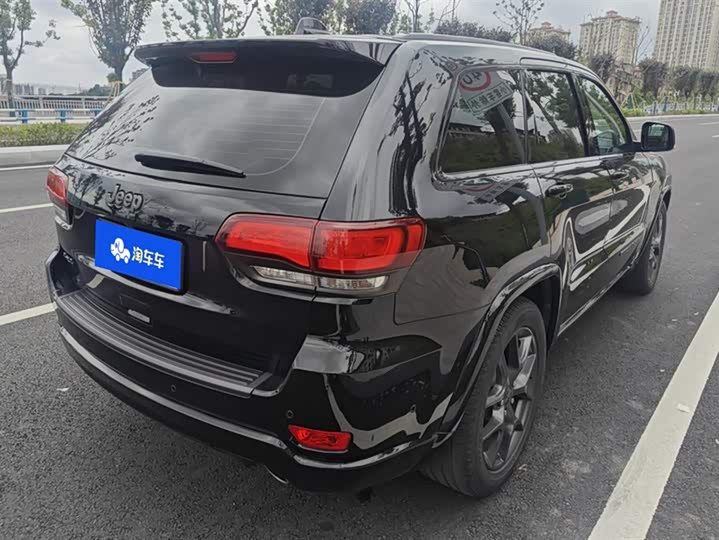 Фото 3 - Jeep Grand Cherokee