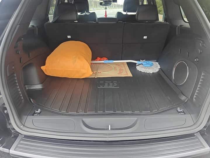 Фото 4 - Jeep Grand Cherokee