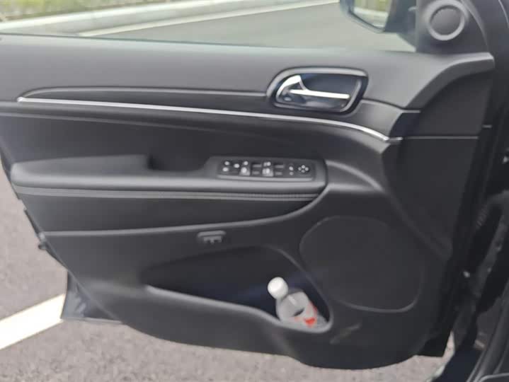 Фото 7 - Jeep Grand Cherokee