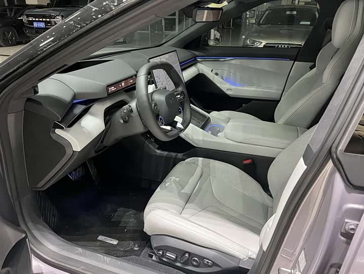 Фото 2 - XPeng P7