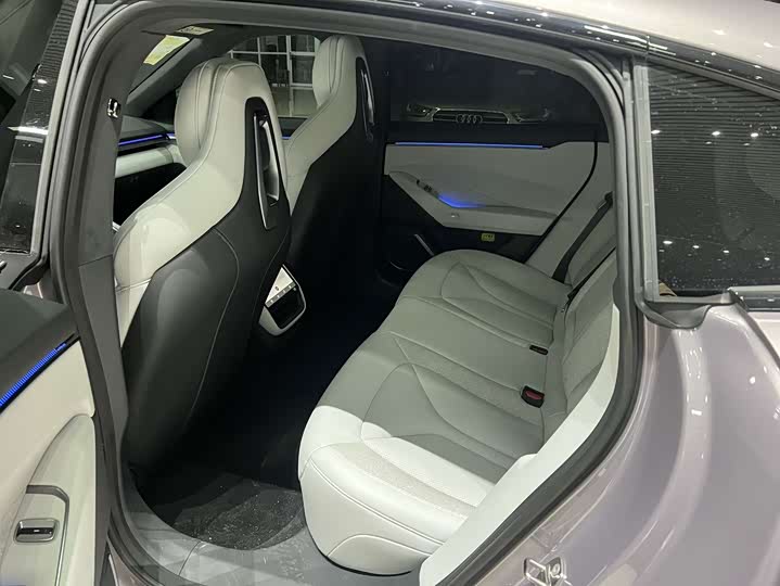 Фото 3 - XPeng P7