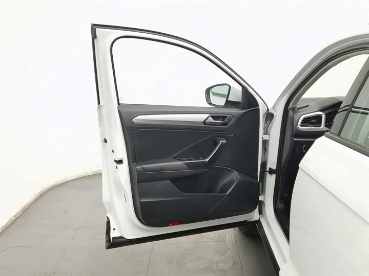 Фото 8 - Volkswagen T-Roc