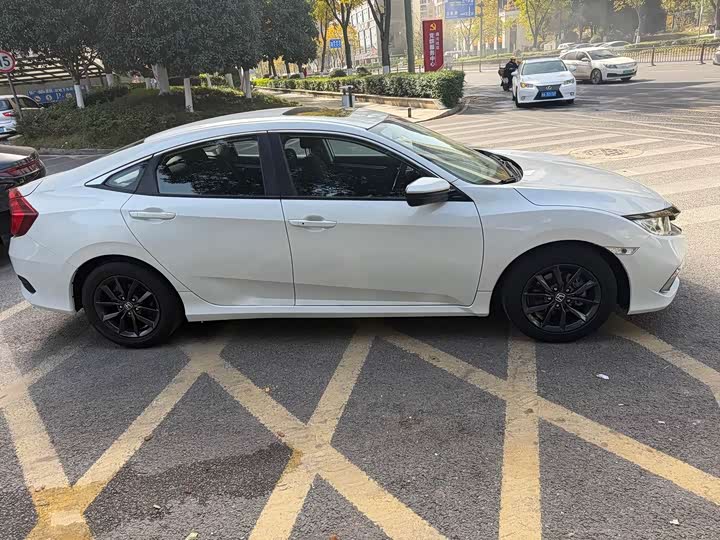 Фото 7 - Honda Civic