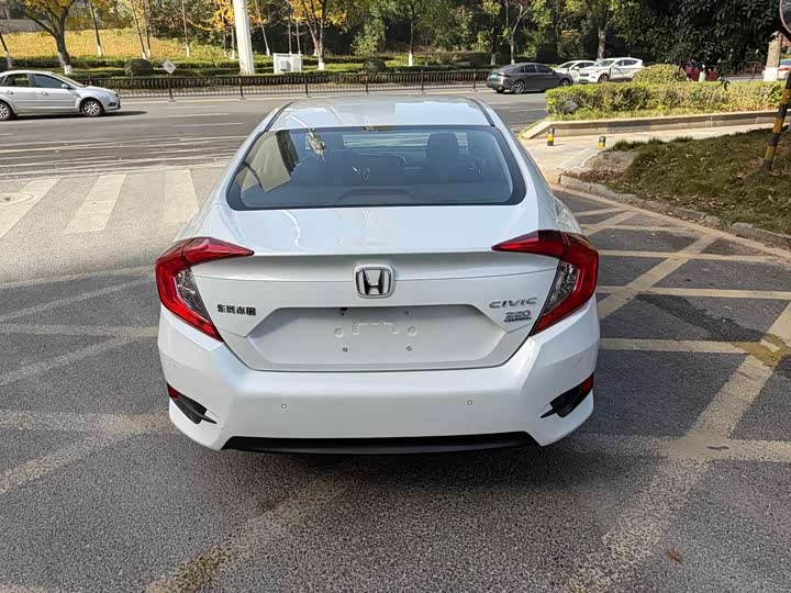 Фото 9 - Honda Civic