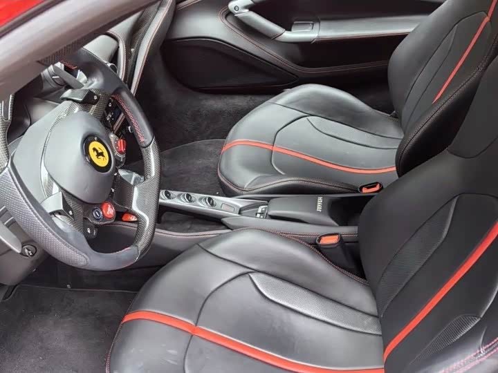 Фото 4 - Ferrari F8