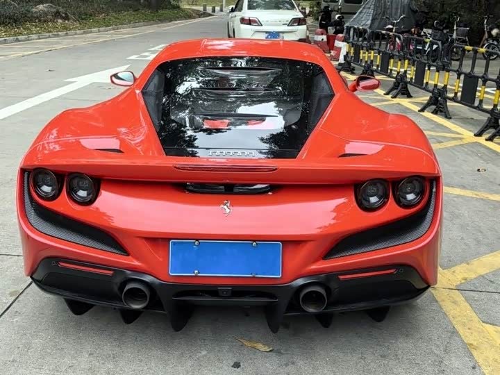 Фото 7 - Ferrari F8