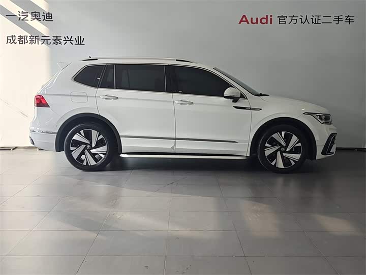 Фото 3 - Volkswagen Tiguan L Pro