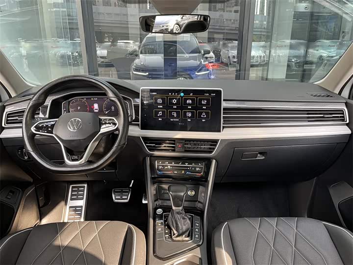 Фото 6 - Volkswagen Tiguan L Pro