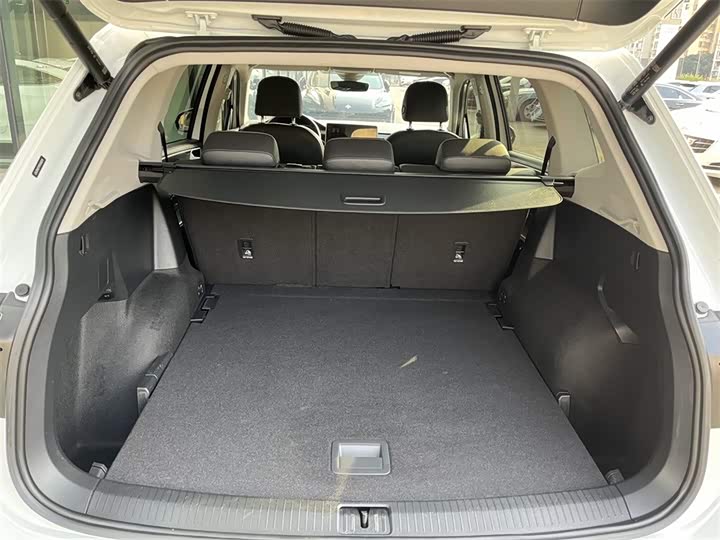 Фото 9 - Volkswagen Tiguan L Pro