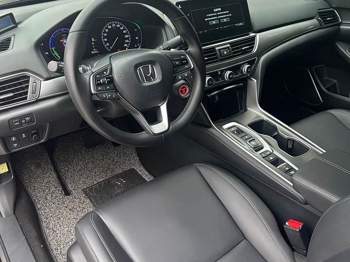 Фото 4 - Honda Accord