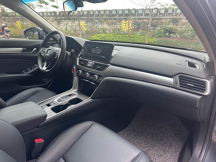 Фото 7 - Honda Accord