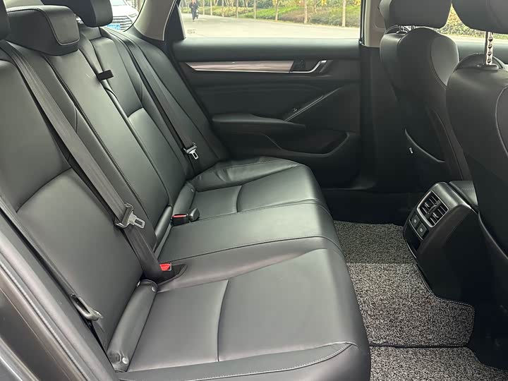 Фото 9 - Honda Accord