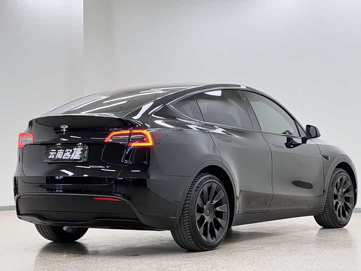 Фото 6 - Tesla Model Y