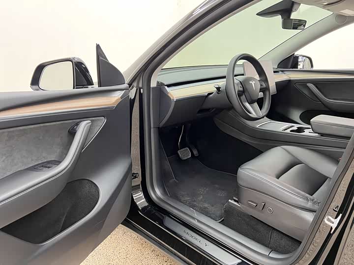 Фото 8 - Tesla Model Y