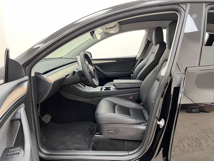 Фото 9 - Tesla Model Y