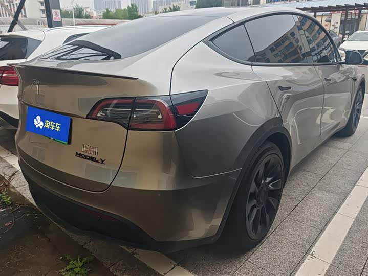 Фото 3 - Tesla Model Y