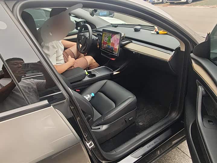 Фото 8 - Tesla Model Y