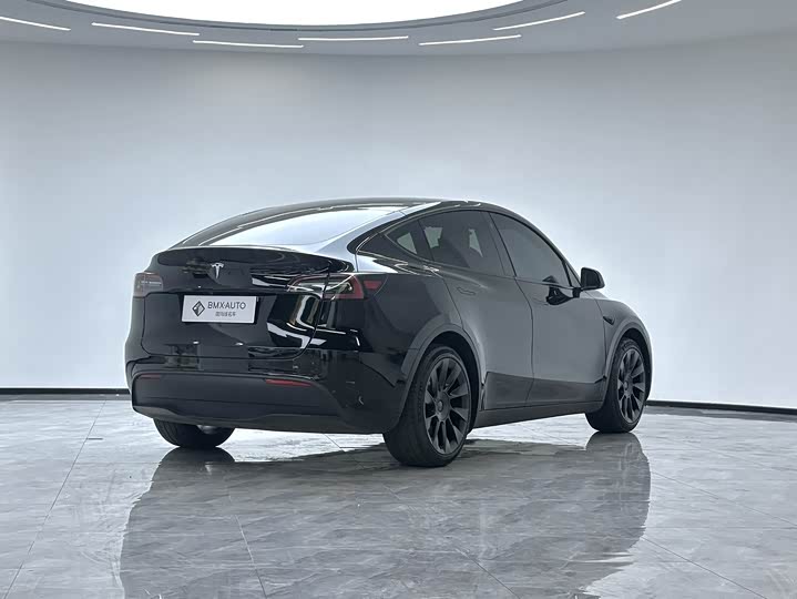 Фото 4 - Tesla Model Y