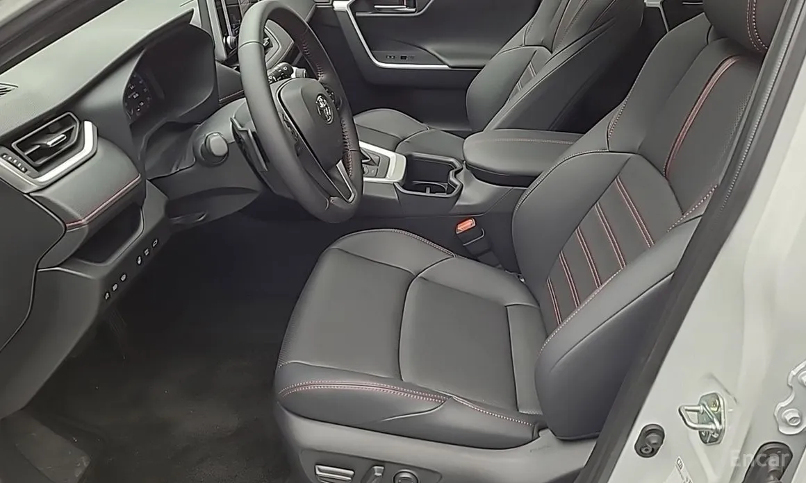 Фото 10 - Toyota RAV4