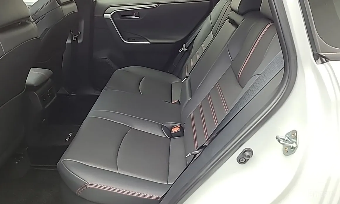 Фото 11 - Toyota RAV4